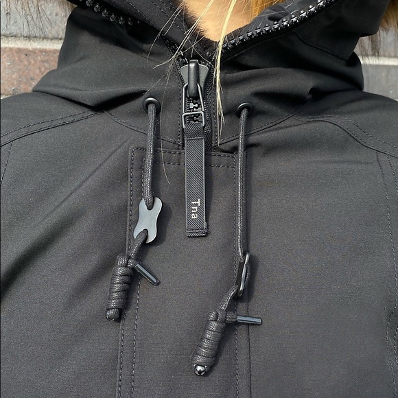 Aritzia Bancroft Winter Jacket Slim Fit small - Picture 3 of 9